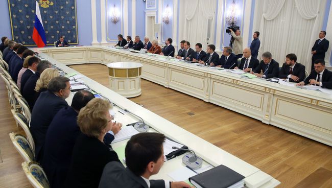 Председатель правительства РФ Дмитрий Медведев проводит совещание комиссии по бюджетным проектировкам. 11 сентября 2017 Председатель правительства РФ Дмитрий Медведев проводит совещание комиссии по бюджетным проектировкам. 11 сентября 2017