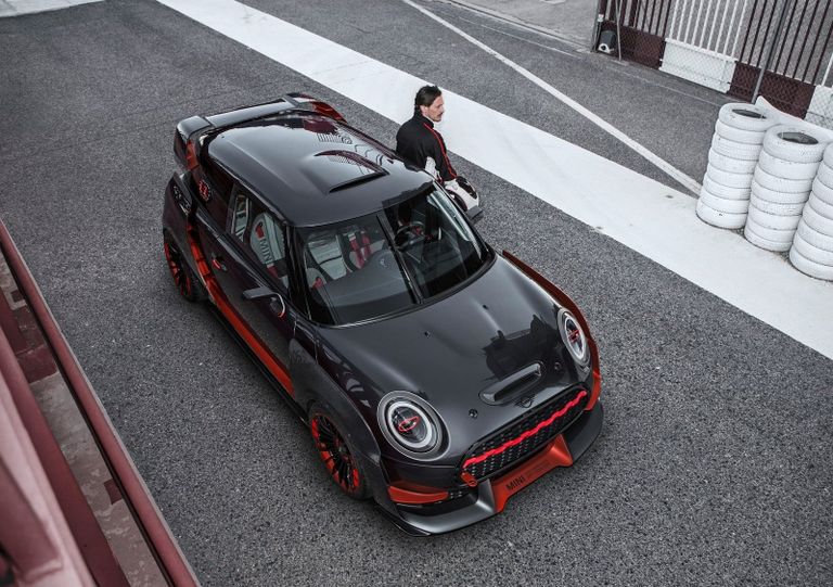 Автомобиль MINI John Cooper Works GP Concept Автомобиль MINI John Cooper Works GP Concept