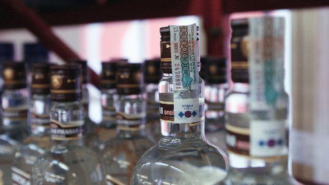 Продажа вино-водочной продукции в магазинах Москвы. Архив