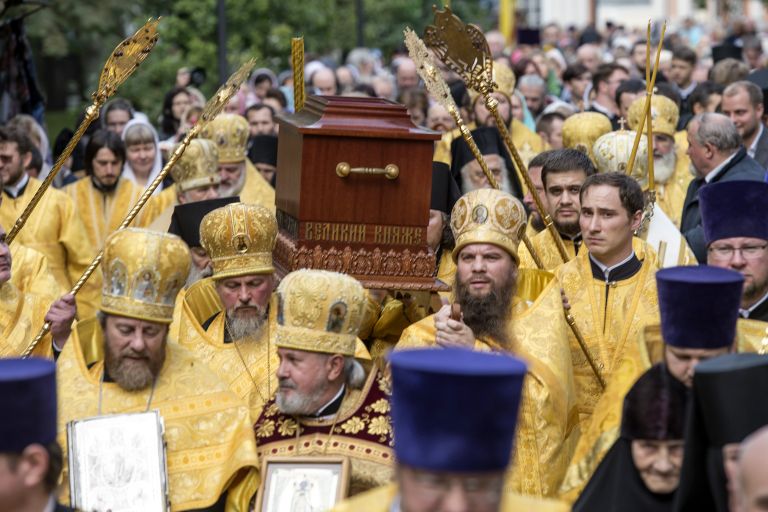 Во время крестного хода в честь дня перенесения мощей святого благоверного князя Александра Невского в Санкт-Петербурге Во время крестного хода в честь дня перенесения мощей святого благоверного князя Александра Невского в Санкт-Петербурге