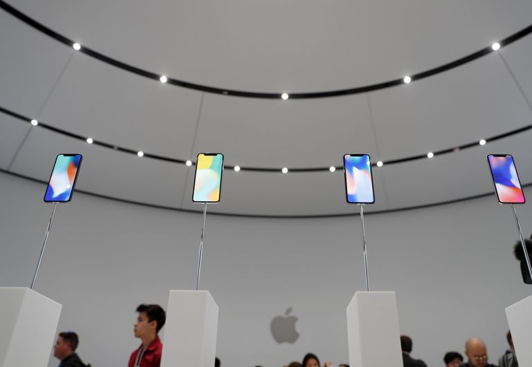 Презентация телефона iPhone X в штаб-квартире Apple в Купертино