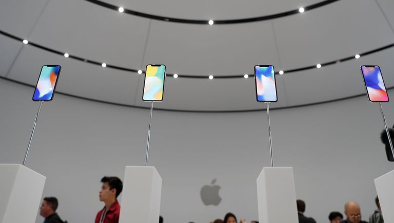 Презентация телефона iPhone X в штаб-квартире Apple в Купертино Презентация телефона iPhone X в штаб-квартире Apple в Купертино