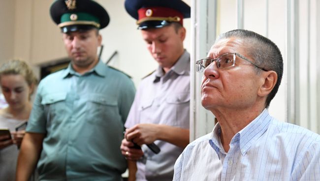 Экс-министр экономического развития РФ Алексей Улюкаев на заседании Замоскворецкого суда, где продолжаются слушания по его делу. Архивное фото