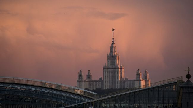 Главное здание Московского государственного университета им. М.В. Ломоносова Главное здание Московского государственного университета им. М.В. Ломоносова