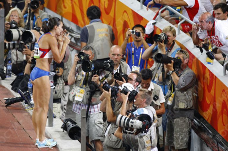 Елена Исинбаева стала двукратной олимпийской чемпионкой и установила новый мировой рекорд Елена Исинбаева стала двукратной олимпийской чемпионкой и установила новый мировой рекорд