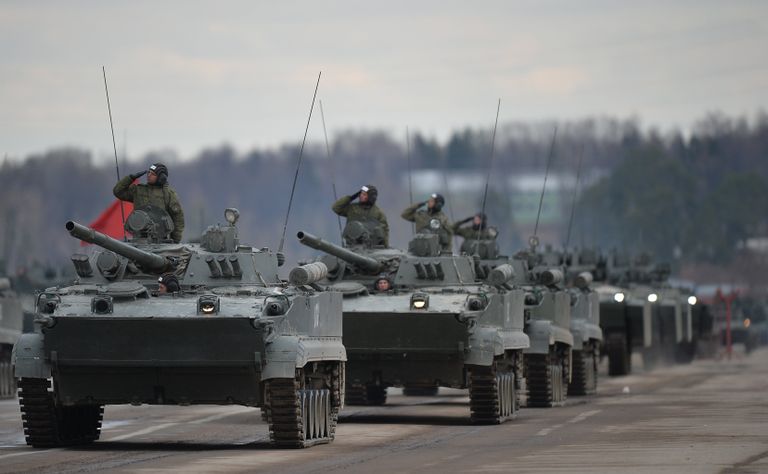 Боевые гусеничные плавающие машины БМД-4М механизированной колонны войск Московского гарнизона Центрального военного округа Боевые гусеничные плавающие машины БМД-4М механизированной колонны войск Московского гарнизона Центрального военного округа