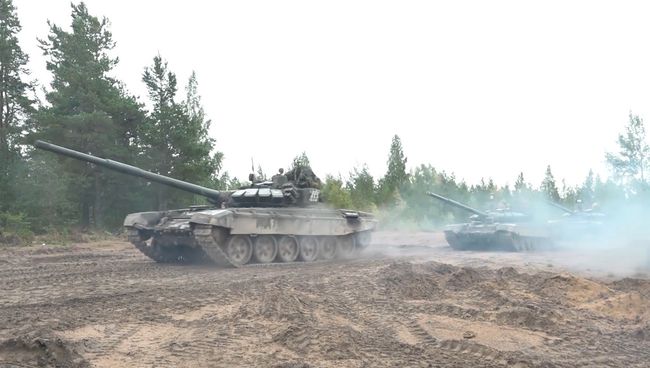 Учения Запад-2017: боевая тревога, маневры боевой техники и полеты истребителей Учения Запад-2017: боевая тревога, маневры боевой техники и полеты истребителей