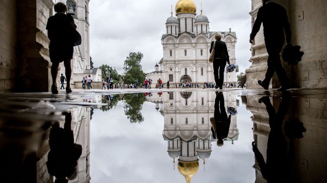 Архангельский собор на Соборной площади Московского Кремля Архангельский собор на Соборной площади Московского Кремля