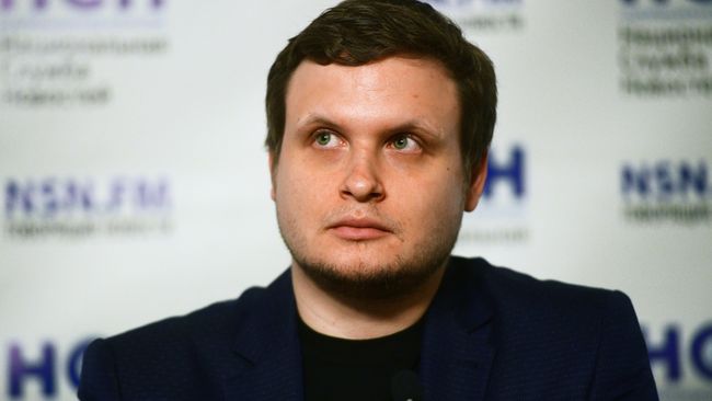 Пранкер Алексей Столяров на презентации книги Вован и Лексус. По ком звонит телефон в Москве. Архивное фото Пранкер Алексей Столяров на презентации книги Вован и Лексус. По ком звонит телефон в Москве. Архивное фото