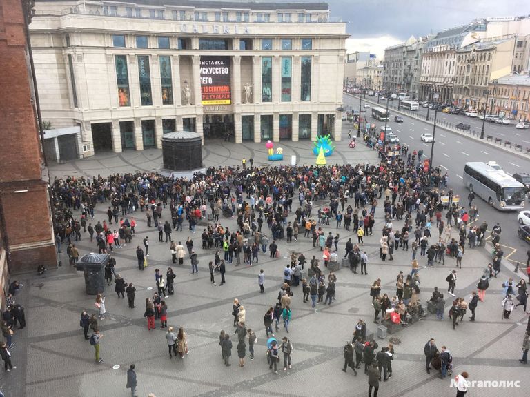 Эвакуация в ТЦ Галерея в Санкт-Петербурге. 14 сентября 2017 Эвакуация в ТЦ Галерея в Санкт-Петербурге. 14 сентября 2017