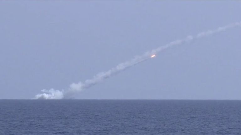 Кадры пуска ракет Калибр с подлодок Великий Новгород и Колпино по объектам ИГ Кадры пуска ракет Калибр с подлодок Великий Новгород и Колпино по объектам ИГ