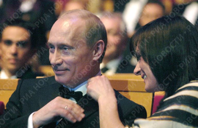 Президент России Владимир Путин и российская легкоатлетка Елена Исинбаева. Архив Президент России Владимир Путин и российская легкоатлетка Елена Исинбаева. Архив