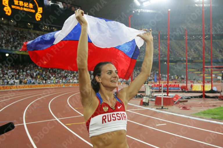 Российская прыгунья с шестом Елена Исинбаева установила новый мировой рекорд в прыжках с шестом (5,05 метра) на Олимпиаде в Пекине Российская прыгунья с шестом Елена Исинбаева установила новый мировой рекорд в прыжках с шестом (5,05 метра) на Олимпиаде в Пекине