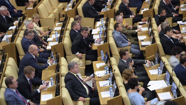 Депутаты на пленарном заседании Государственной Думы РФ. 15 сентября 2017 Депутаты на пленарном заседании Государственной Думы РФ. 15 сентября 2017