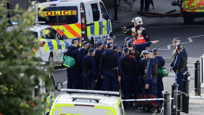 Полиция у станции метро Parsons Green в Лондоне. 15 сентября 2017