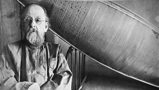 Советский ученый Константин Циолковский, 1933 год Советский ученый Константин Циолковский, 1933 год