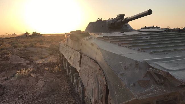 БМП сирийской армии на позиции в районе Дейр-эс-Зора. Архивное фото БМП сирийской армии на позиции в районе Дейр-эс-Зора. Архивное фото