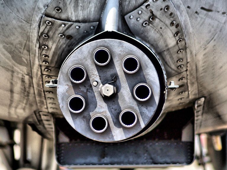 Семиствольная автоматическая пушка GAU-8 Avenger на самолете A-10 Thunderbolt II Семиствольная автоматическая пушка GAU-8 Avenger на самолете A-10 Thunderbolt II