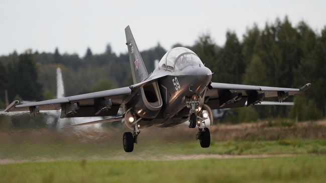 Учебно-боевой самолет Як-130. Архивное фото Учебно-боевой самолет Як-130. Архивное фото