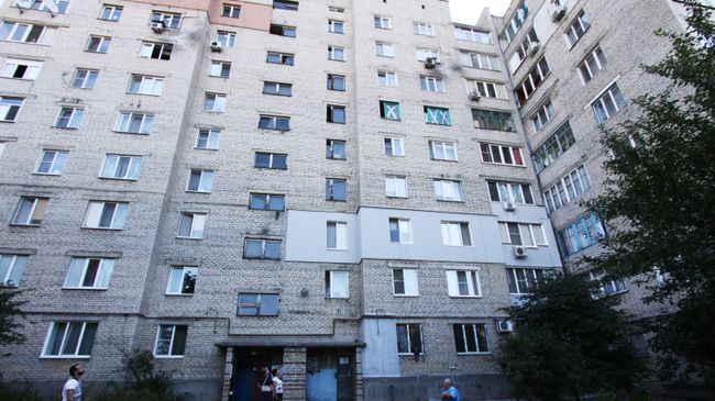 Повреждения жилого дома в результате ночного обстрела Кировского района города Донецка. 17 сентября 2017
