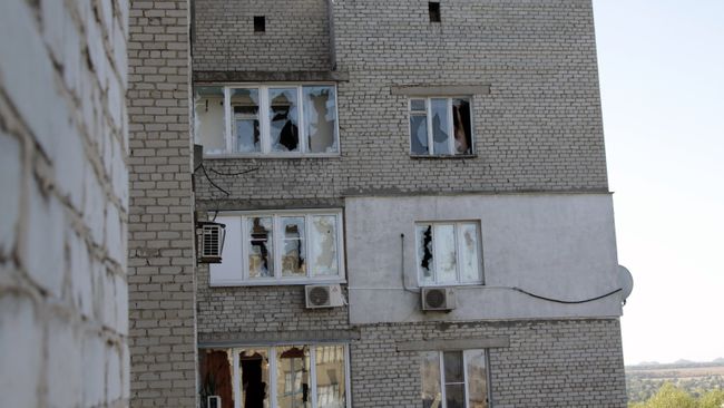 Повреждения жилого дома в результате обстрела в Донецке. Архивное фото Повреждения жилого дома в результате обстрела в Донецке. Архивное фото