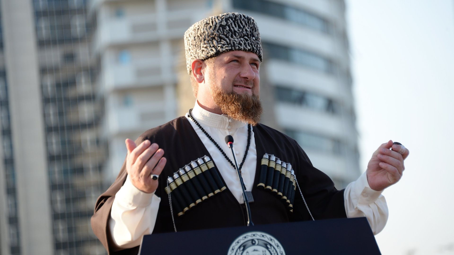 Глава Чеченской Республики Рамзан Кадыров выступает во время открытия парка цветов у высотного комплекса Грозный сити в Грозном - РИА Новости, 1920