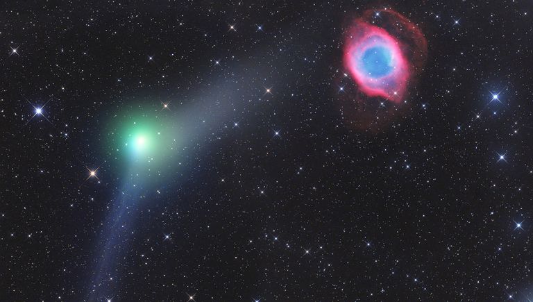 Снимок фотографа Джераля Реманна из Австрии Encounter of Comet and Planetary Nebula, получивший специальный приз в фотоконкурсе Insight Astronomy Photographer of the Year 2017 Снимок фотографа Джераля Реманна из Австрии Encounter of Comet and Planetary Nebula, получивший специальный приз в фотоконкурсе Insight Astronomy Photographer of the Year 2017
