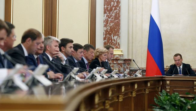 Премьер-министр Дмитрий Медведев на заседании правительства Премьер-министр Дмитрий Медведев на заседании правительства