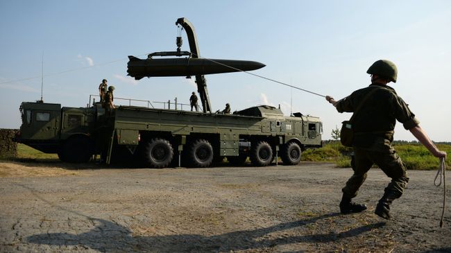 Развёртывание оперативно-тактического ракетного комплекса Искандер-М. Архивное фото Развёртывание оперативно-тактического ракетного комплекса Искандер-М. Архивное фото