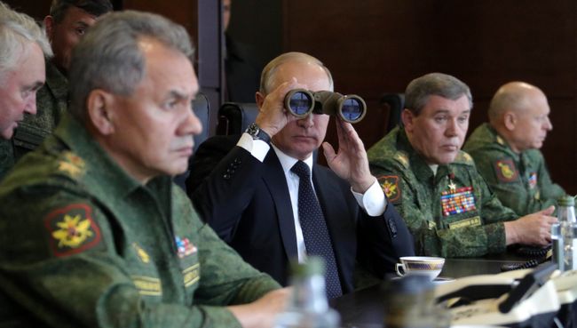 Владимир Путин во время инспекции учений Запад-2017. 18 сентября 2017