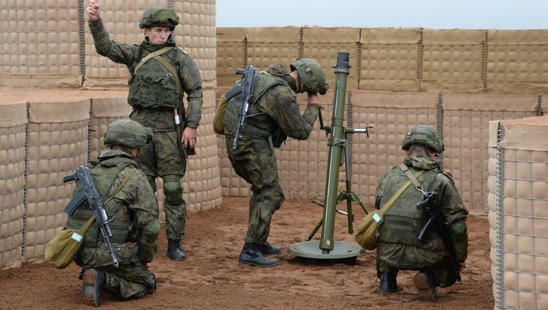 Минометный расчет вооруженных сил РФ во время совместных стратегических учений (ССУ) вооружённых сил России и Белоруссии на Лужском полигоне в Ленинградской области Минометный расчет вооруженных сил РФ во время совместных стратегических учений (ССУ) вооружённых сил России и Белоруссии на Лужском полигоне в Ленинградской области