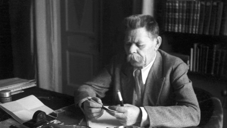 Максим Горький на своей даче в Горках. Июль 1935 года. Максим Горький на своей даче в Горках. Июль 1935 года.