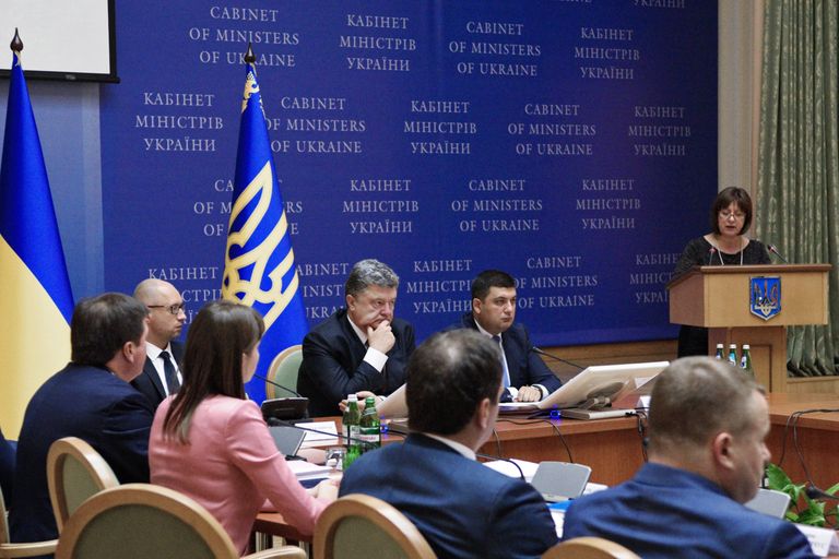 Арсений Яценюк, Петр Порошенко, Владимир Гройсман и Наталья Яресько на расширенном заседании правительства Украины в Киеве Арсений Яценюк, Петр Порошенко, Владимир Гройсман и Наталья Яресько на расширенном заседании правительства Украины в Киеве