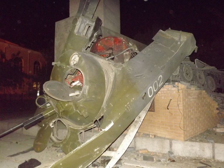 Подрыв памятника погибшим десантникам в Донбассе Подрыв памятника погибшим десантникам в Донбассе