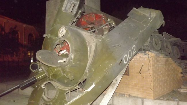 Подрыв памятника погибшим десантникам в Донбассе Подрыв памятника погибшим десантникам в Донбассе