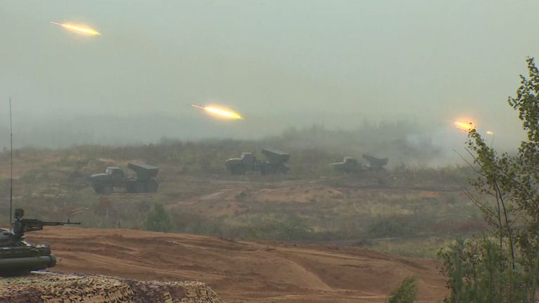 Запад-2017: залпы РСЗО, удары Су-25 и маневры кораблей Балтфлота Запад-2017: залпы РСЗО, удары Су-25 и маневры кораблей Балтфлота