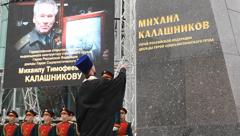 Церемония открытия памятника оружейнику Михаилу Калашникову в Москве