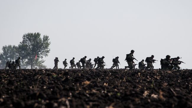 Военнослужащие вооруженных сил РФ и Египта во время совместных российско-египетских тактических учений. Архивное фото