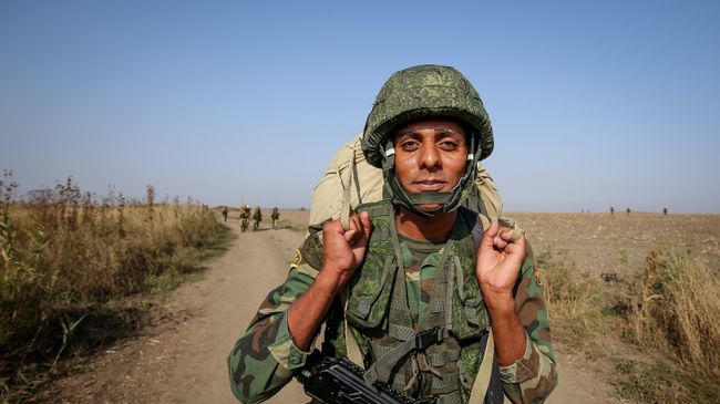 Военнослужащий вооруженных сил Египта. Архивное фото Военнослужащий вооруженных сил Египта. Архивное фото