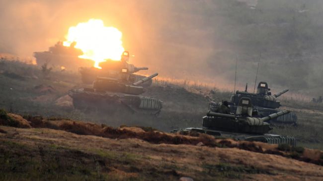 Танки Т-72Б3 на полигоне в Минской области во время совместных стратегических учений Белоруссии и России Запад-2017 Танки Т-72Б3 на полигоне в Минской области во время совместных стратегических учений Белоруссии и России Запад-2017