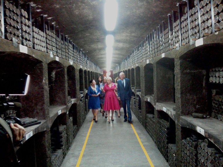 Визит потомка династии Романовых графа Яна Бернадотта с супругой Гуниллой на завод Массандра в Крыму Визит потомка династии Романовых графа Яна Бернадотта с супругой Гуниллой на завод Массандра в Крыму