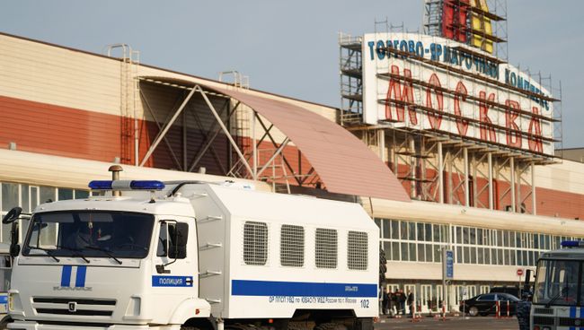 Полиция проводит рейд в ТЦ Москва. 21 сентября 2017 Полиция проводит рейд в ТЦ Москва. 21 сентября 2017