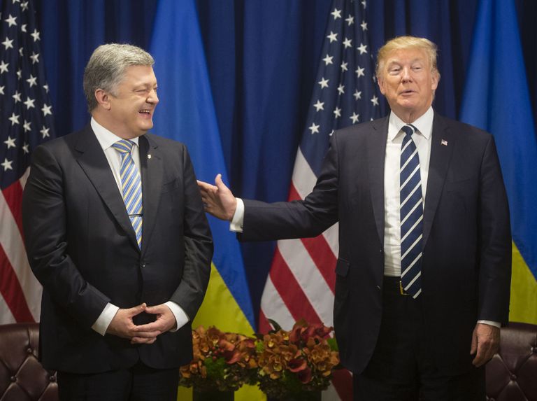 Президент Украины Петр Порошенко и Президент США Дональд Трамп на Генеральной Ассамблее ООН в Нью-Йорке. 21 сентября 2017 Президент Украины Петр Порошенко и Президент США Дональд Трамп на Генеральной Ассамблее ООН в Нью-Йорке. 21 сентября 2017