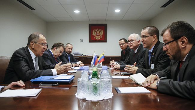 Глава МИД РФ Сергей Лавров на встрече с министром иностранных дел Венесуэлы Хорхе Арреасом на полях 72-й сессии Генеральной Ассамблеи ООН. 21 сентября 2017 Глава МИД РФ Сергей Лавров на встрече с министром иностранных дел Венесуэлы Хорхе Арреасом на полях 72-й сессии Генеральной Ассамблеи ООН. 21 сентября 2017