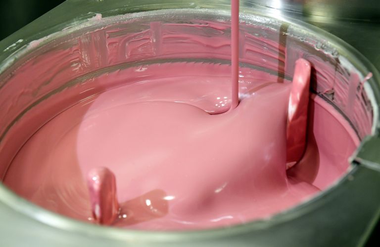 Рубиновый шоколад на заводе Barry Callebaut в в Бельгии Рубиновый шоколад на заводе Barry Callebaut в в Бельгии