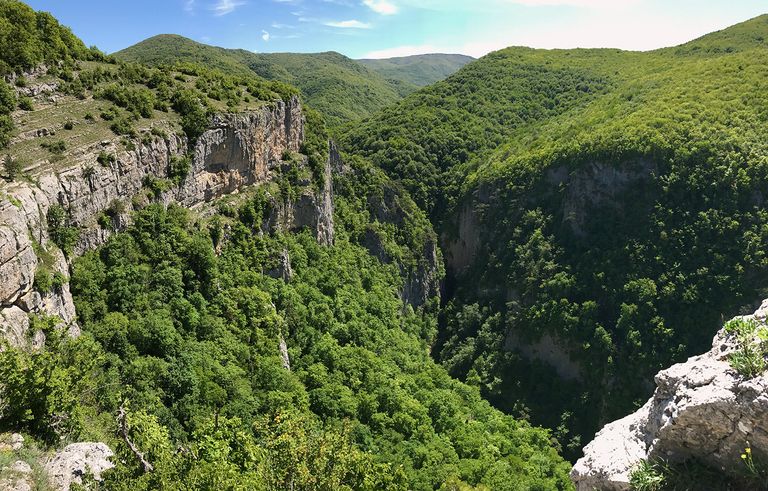 Вид на Большой каньон в Бахчисарайском районе Крыма Вид на Большой каньон в Бахчисарайском районе Крыма