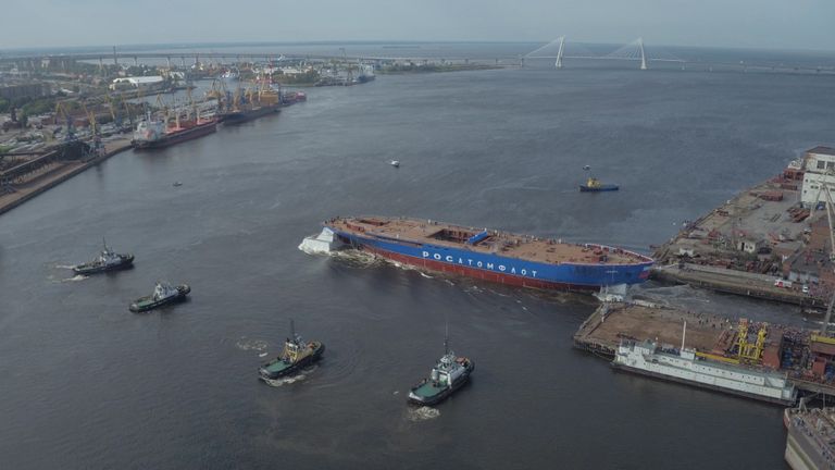 Мощнейший в мире ледокол спустили на воду в Санкт-Петербурге Мощнейший в мире ледокол спустили на воду в Санкт-Петербурге