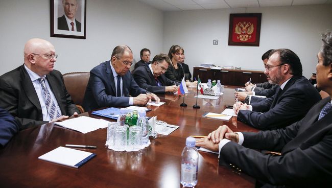 Глава МИД РФ Сергей Лавров на встрече с министром иностранных дел Мексики Луисом Видегарайем на полях 72-й сессии Генеральной Ассамблеи ООН. 22 сентября 2017 Глава МИД РФ Сергей Лавров на встрече с министром иностранных дел Мексики Луисом Видегарайем на полях 72-й сессии Генеральной Ассамблеи ООН. 22 сентября 2017