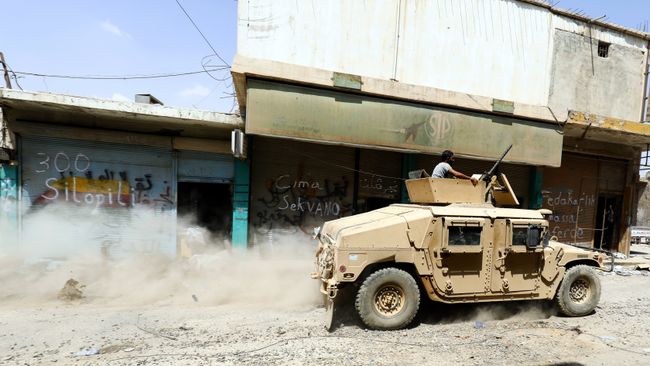 Автомобиль Сирийских демократических сил, поддерживаемых США на улице Сирии. Архивное фто Автомобиль Сирийских демократических сил, поддерживаемых США на улице Сирии. Архивное фто