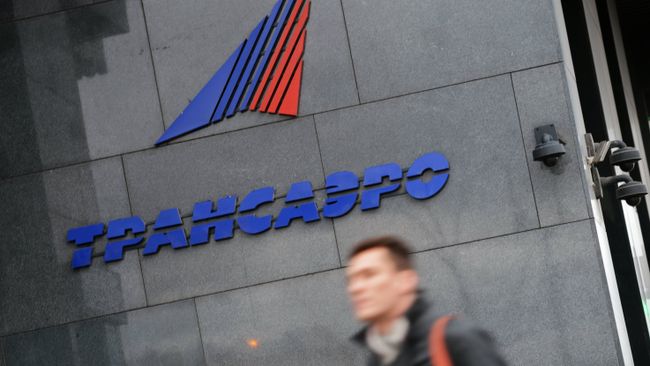 Логотип авиакомпании Трансаэро на здании в Москве